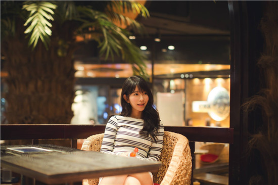 中文在线а√天堂网高清在线提供观影字幕,网友:理解剧情一步到位!