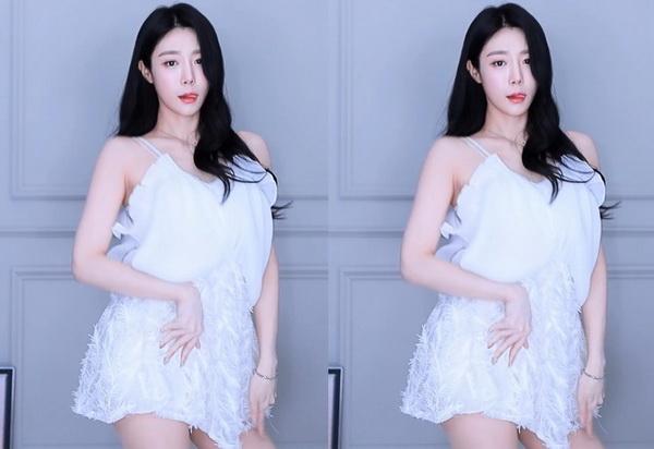 一本二卡三卡四卡乱码小说频道或将停止运营，据透漏即将加入直播板块！