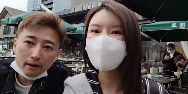 虎牙钱小佳前妻直播提及周思涵，直言不认识对方！