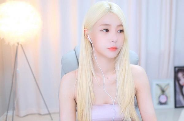 yw8827龙物永不失联观看被吐槽不如蜜芽高清，网友：网站和直播没可比性！