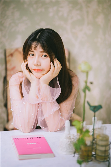 ?花蝴蝶新社区在线视频支持关键字检索视频，影视内容无比丰富！