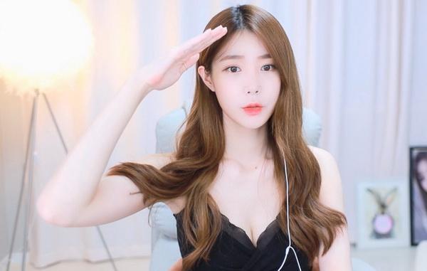 1区2区3区4区产品乱码木鱼天被指比芒果还精品，网红老狼：我也赞同！