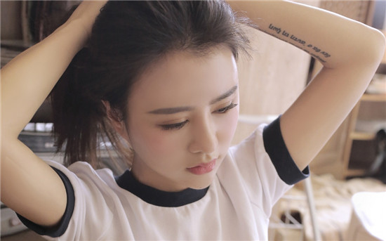 蕾丝丝瓜秋葵草莓榴莲绿巨人：一款资源丰富齐全的视频影视播放器软件