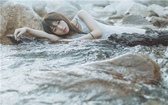 野花视频直播免费版:一款重新改版后人气直线上涨的手机美女主播软件