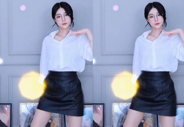 20岁女rapperdisssubs免费与18岁女进行PK，最终赢家究竟是谁呢！