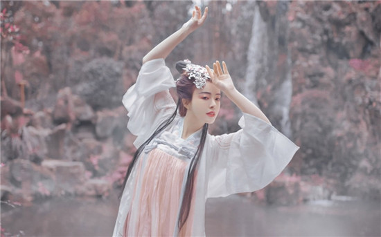 草莓榴莲香蕉绿巨人樱花日子ios精简版：海量视频自由选择播放