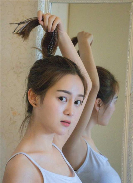 亚洲乱码日产一区三区据说午夜真人秀场十分激情，喜欢看直播快来！