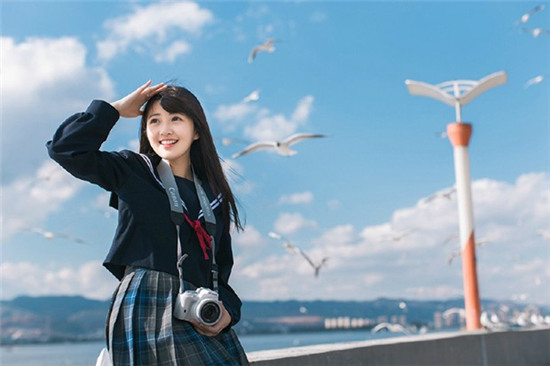 草莓丝瓜榴莲污无限看免费下载ios：随时免费点播观看各类精彩