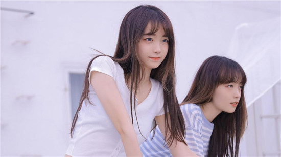 草莓榴莲正版深夜释放自己：小蝌蚪榴莲丝瓜秋葵樱桃视频无限观看版